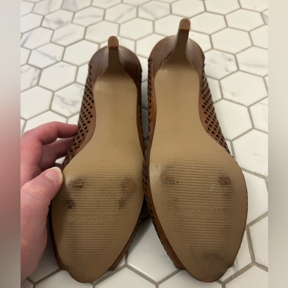 Kelly & Katie Brown Peep-Toe Pumps with Cut Out Designs, Sz 7 - Picture 6 of 6